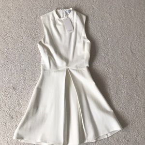 Tobi White dress size xs with pockets